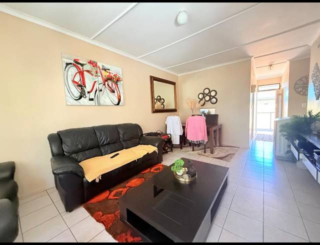 2 BEDROOM APARTMENT FOR SALE IN VANDERBIJLPARK CW 2